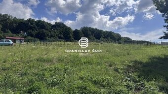 POZEMOK V MYSLAVE SO STAVEBNÝM POVOLENÍM - 1