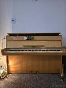 Piano Petrof