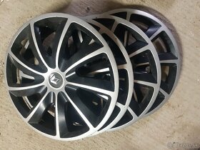 Puklice Renault R17 A zimné pneu 195/65R15