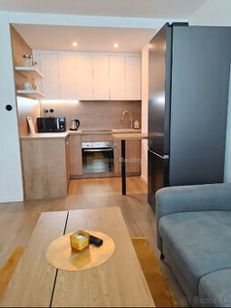 NA PREDAJ KOMPLETNE ZREKONŠTRUOVANÝ BYT | ZIMNÁ ULICA | 40m²