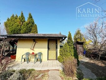 Záhradná chatka s kúrením, elektrinou a studňou, Holíč