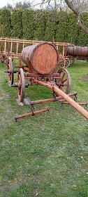 Starý drevený konský voz - 1