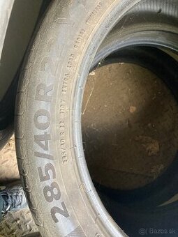 285/40R22 letne