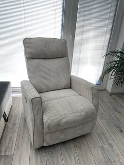 Relaxačne polohovateľné kreslo