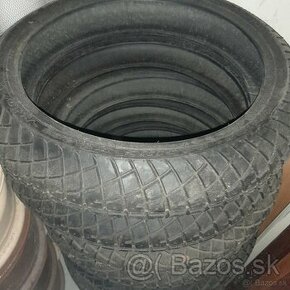 Moto,,kára, R17