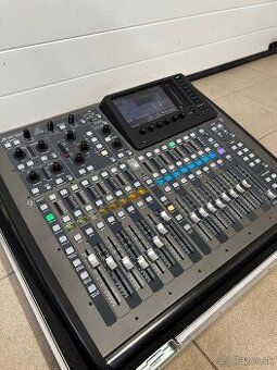 Behringer x32 compact + case