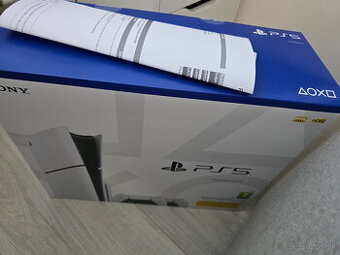 ps5 slim s mechanikou nová nehrana+ jedna hra