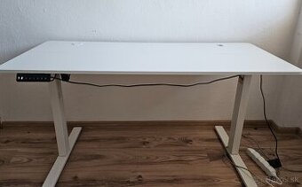 Elektrický výškovo nastaviteľný stôl