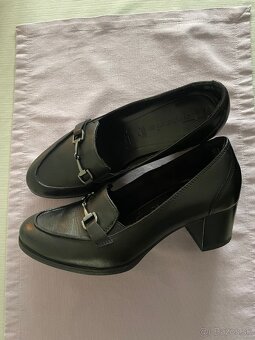 Tamaris dámske kožené poltopánky - čierne, veľ. 38