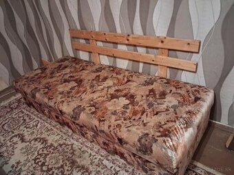 Posteľ s úložným priestorom