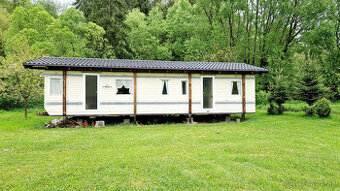 Predám pozemok s mobilným domčekom.