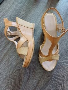 Lodicky, sandále na platforme