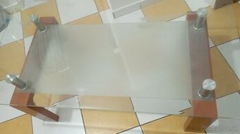 Sklenený konferenčny stolík