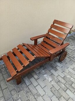 Predám záhradné polohovateľné ležadlo z masívneho dreva