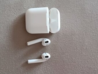 ⚙️ AirPods 1. generácie – nefunkčný set (na diely) Predám Ai