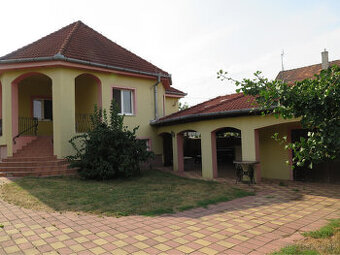 zrekonštruovaný praktický 4–IZBOVÝ RODINNÝ DOM v Lužiankach