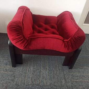 Taburetka, závesy a vankúše