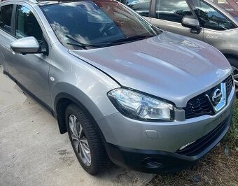 Nissan Qashqai 2.0 2013 predám predný NÁRAZNÍK, MOTOR MR20 b