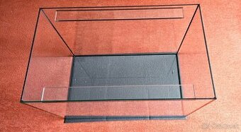 Predám nové akvárium 50x30x35 52l s podložkou