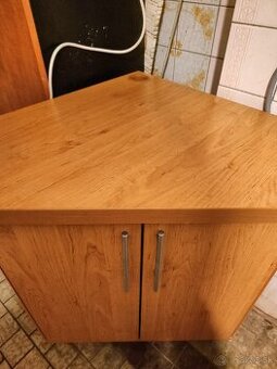 Pevný Rohový stolík na PC, alebo TV akcia 15