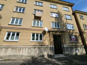 Na predaj veľký, teh.1-izb,byt, 51 m2, pôv.stav Nová Dubnica - 1