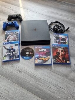 Ponúkam PS4 slim 500 GB