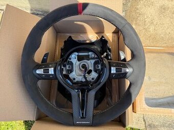 Vyhrievaný alcantara volant BMW M3 F80