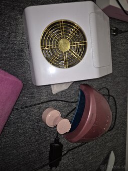 Výbava pre nechtový salón. Manikúra. Pedikúra. Nechty.