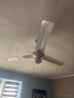 Stropný ventilátor s lustrom