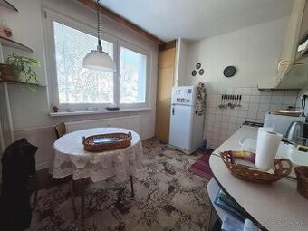 3 IZBOVÝ BYT 75 M2 Z TOHO LODŽIA 3,5 M2, POPRAD, SIDL. JUH
