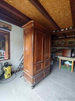 skrina z pred roka 1900