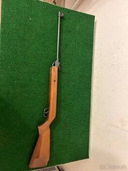 Juhoslovanská vzduchovka zastava cerveni