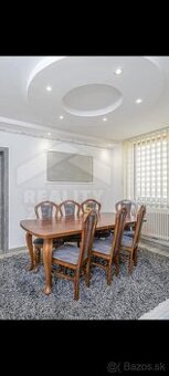 Jedálenský stôl 8 stolicky