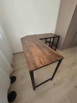 Drevený stôl s hliníkovou čiernou konštrukciou / Dohoda