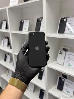 ZÁRUKA 2 ROKY /  Apple iPhone SE 2020 64GB Black, 100%