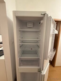 Chladničku TINAD 60499954.