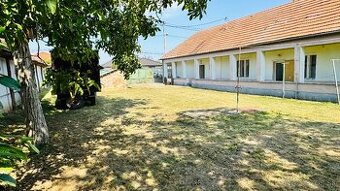 Vidiecky dom s gánkom a peknou veľkou záhradou - Branč