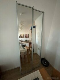 Posuvné interiérové hliníkové zrkadlové dvere