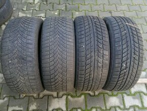 Zimne pneu. Bridgestone 235/50 r18