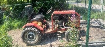 Doma robeny traktor