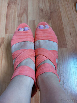 Lososove sandale zn. H&M