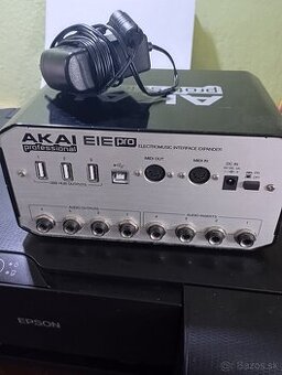 Zosilovač AKAI EIE professional