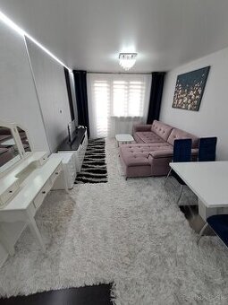 Priestranný 3-izbový byt s balkónom na Panelovej ul., KE-JUH