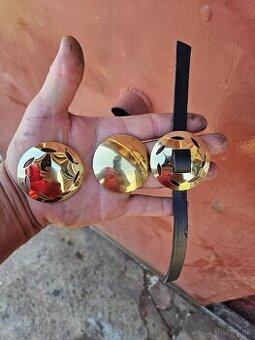 Mosadzne puklice  ozdoby na ohlavku postroje