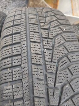 Predám zimné pneumatiky 205/55R17 Hankook