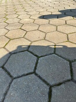 Šesťuholníková dlažba - exteriér