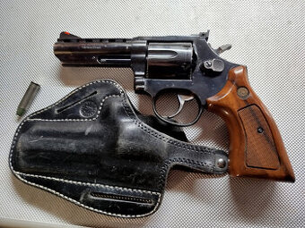 revolver Taurus 357 mag.