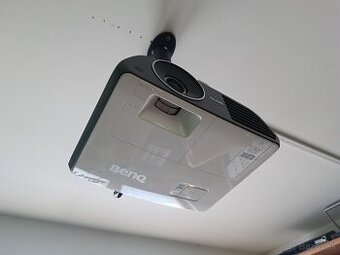 Projektor BenQ W700 DLP 720p 2200 ANSI 10000:1