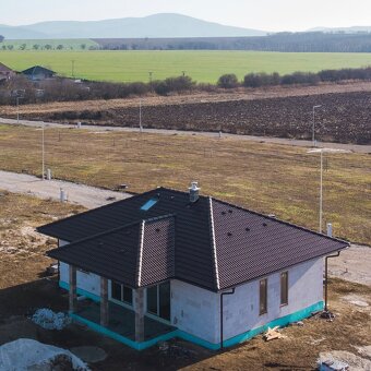 NOVÝ PROJEKT "PRI SADE" HORNÉ ŠTITÁRE 4-IZB NOVOSTAVBY