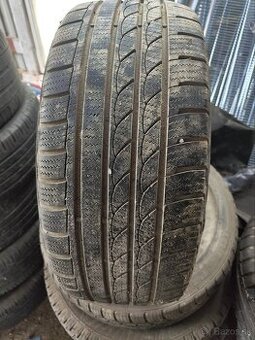205/45 R16